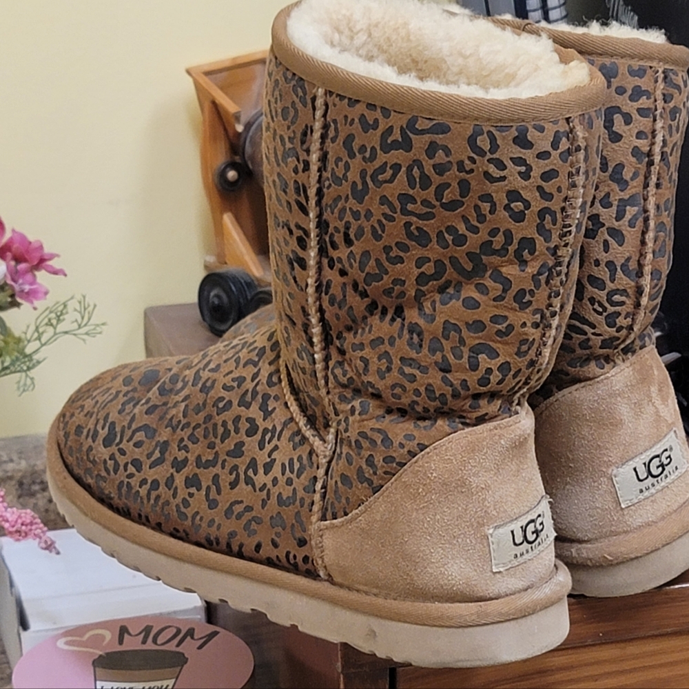 Ugg Rosette Classic Short Animal Cheetah Leopard Print Boot Women 9 M 1006072